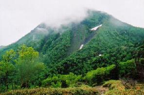 五色山から奥白根山を望む